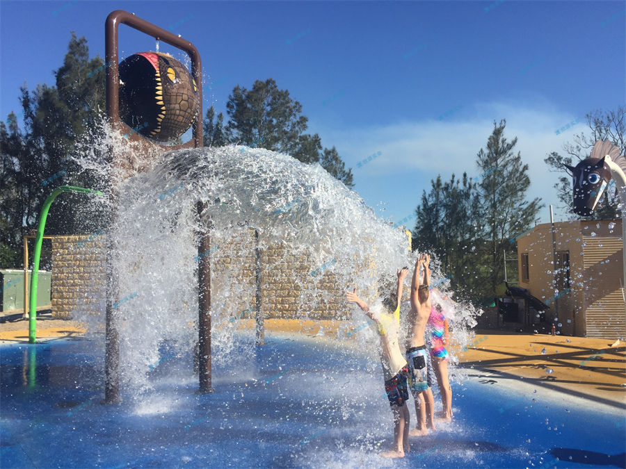 充氣水上樂園具有無需專用場地的特點(diǎn)-7870