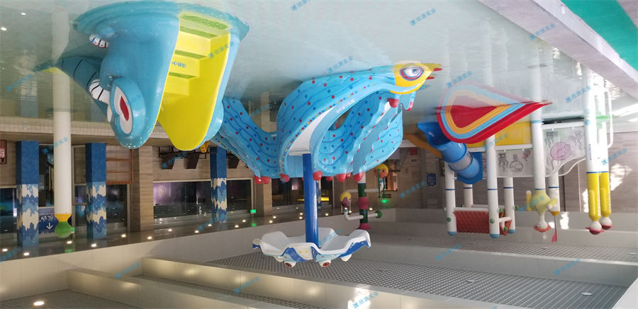 【水上樂園設備】充氣城堡長期不使用需折疊捆扎