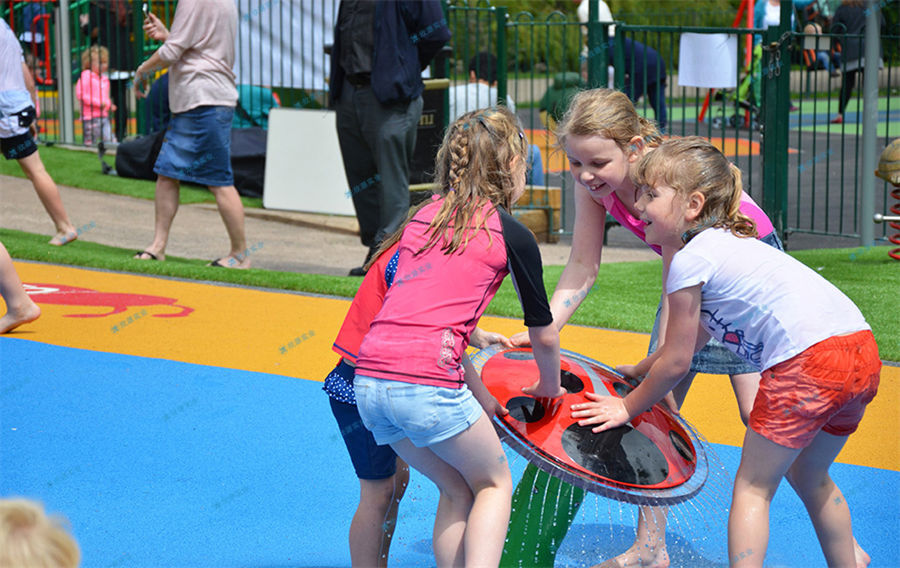 水上沖關設備能夠帶來大的利益-7626