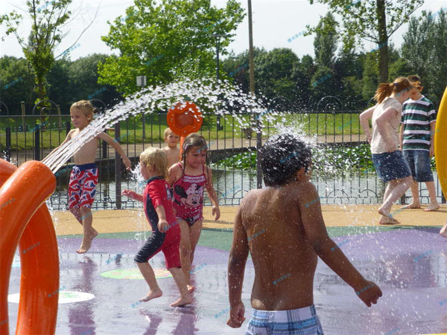 水上樂園的場地安全管理如何保證游客安全？-7963