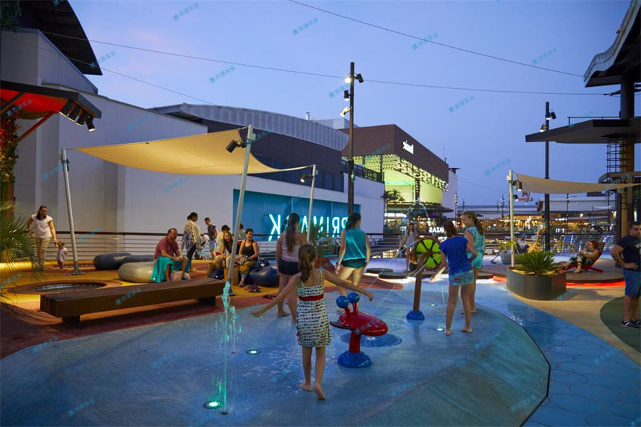 水上樂(lè)園設(shè)施有多種不同原理和構(gòu)造的設(shè)施-7397