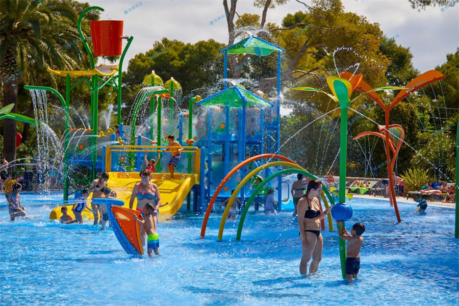 水上游樂設備的使用年限是多久？