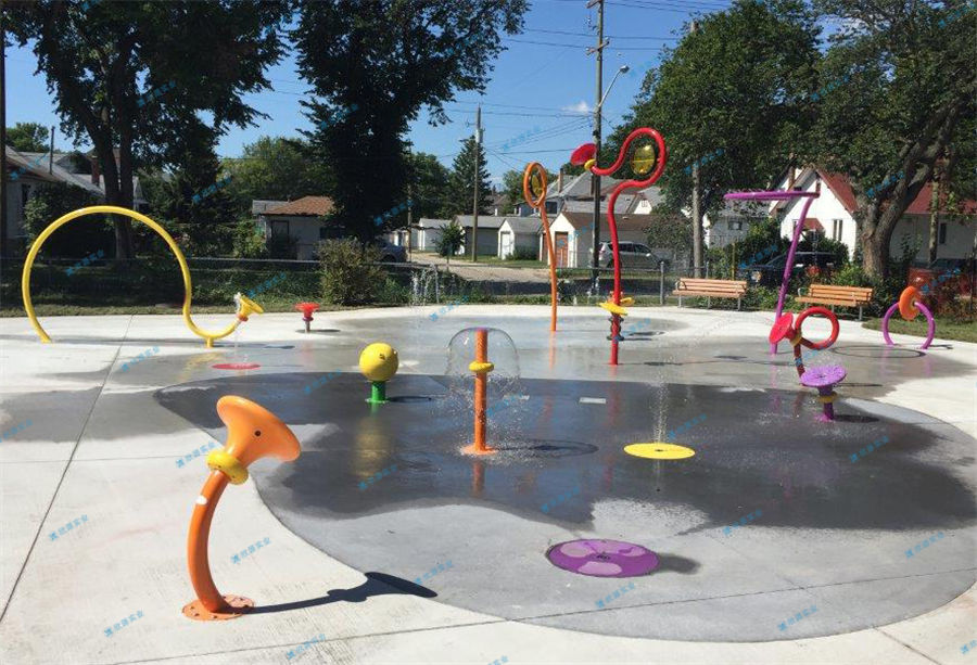 水上樂園項(xiàng)目游玩時(shí)的注意事項(xiàng)-7641