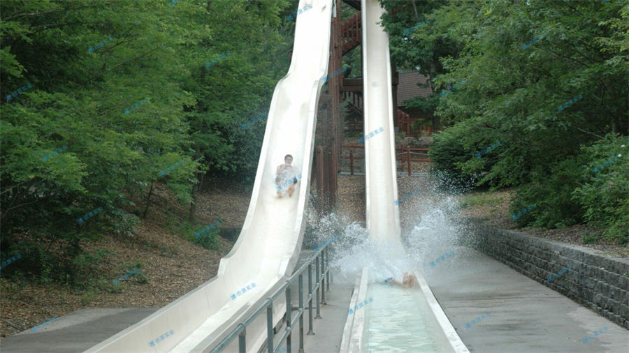 如何選擇水上游樂設施廠家